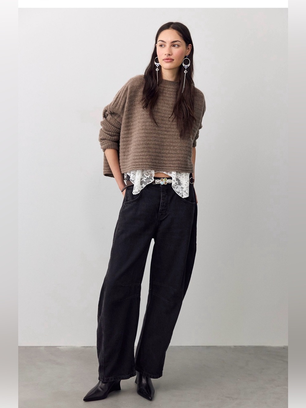 LIKE NEW Free People - good luck mid rise barrel jeans (32S)